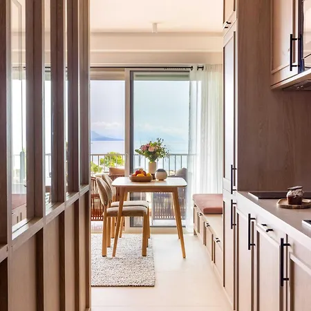 1bdr 4p Flat With Stunning Sea Views Апартаменти